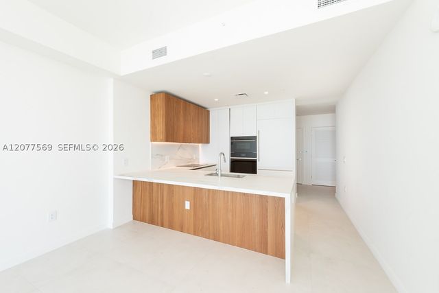 1400 Biscayne 1604, Miami, FL 33132