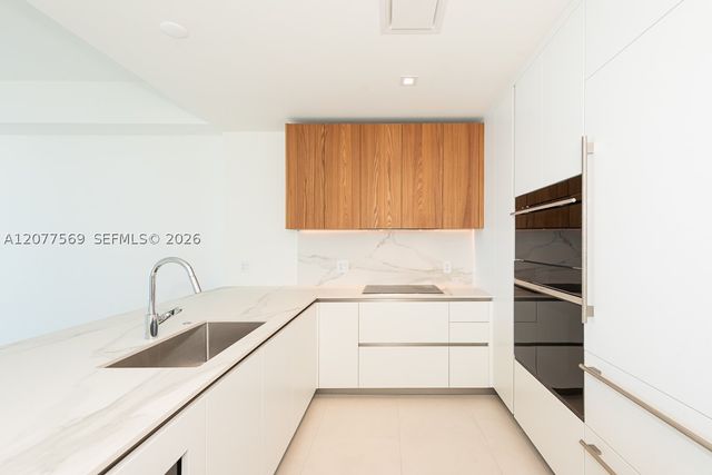 1400 Biscayne 1604, Miami, FL 33132