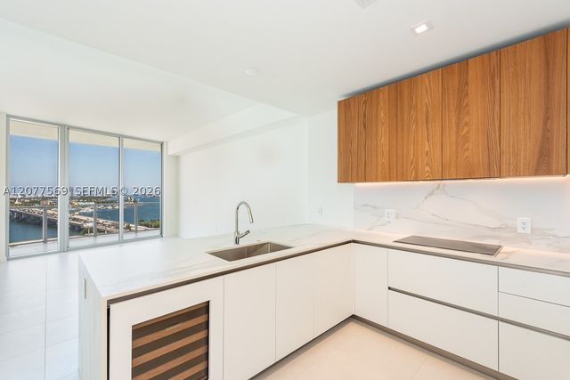 1400 Biscayne 1604, Miami, FL 33132