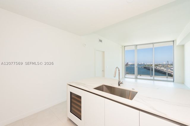 1400 Biscayne 1604, Miami, FL 33132
