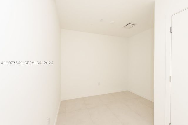 1400 Biscayne 1604, Miami, FL 33132