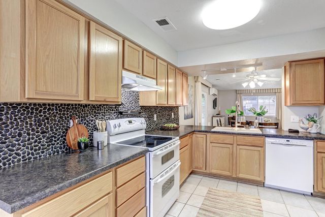 629 Littler Drive SE, Rio Rancho, NM 87124