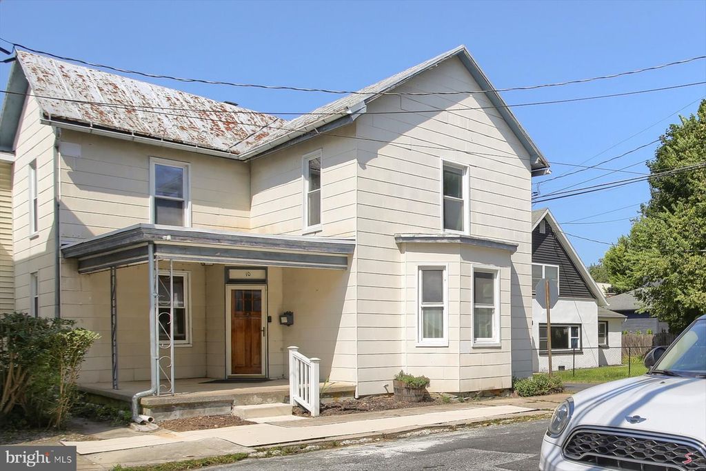 10 S WASHINGTON ST, Mechanicsburg, PA 17055