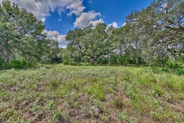 1312 Private Road 1051, Hallettsville, TX 77964
