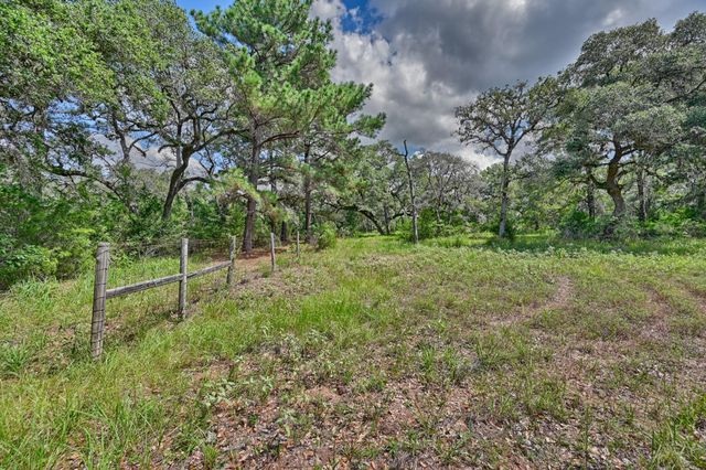 1312 Private Road 1051, Hallettsville, TX 77964