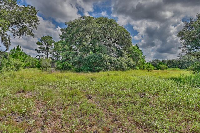 1312 Private Road 1051, Hallettsville, TX 77964