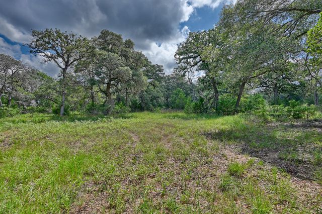 1312 Private Road 1051, Hallettsville, TX 77964
