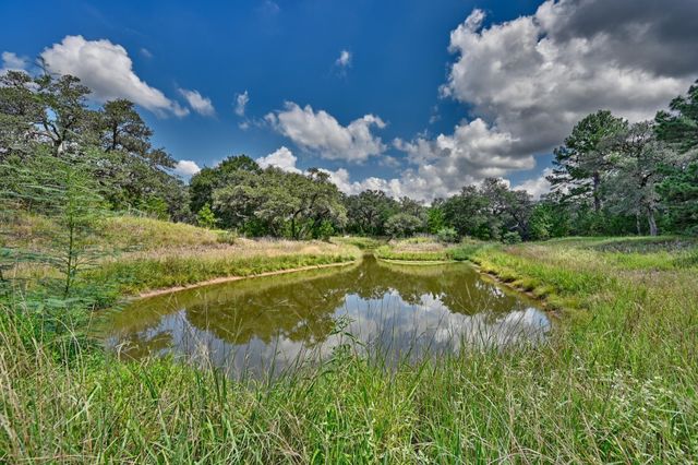 1312 Private Road 1051, Hallettsville, TX 77964