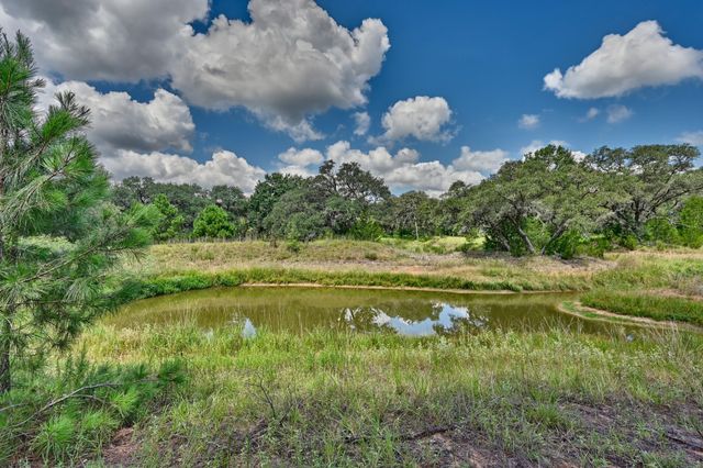 1312 Private Road 1051, Hallettsville, TX 77964