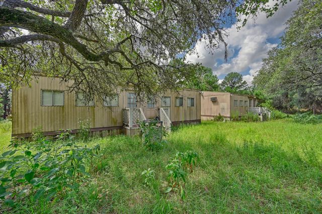 1312 Private Road 1051, Hallettsville, TX 77964