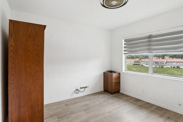 180 Lake Frances Drive, West Palm Beach, FL 33411