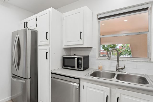 180 Lake Frances Drive, West Palm Beach, FL 33411