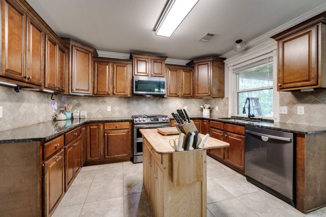 9006 Mars Hill Road, Bauxite, AR 72011