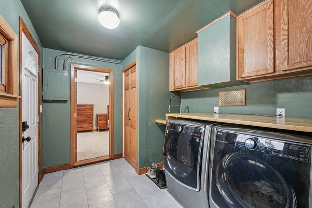 10047 N Meadow LANE, Mequon, WI 53092