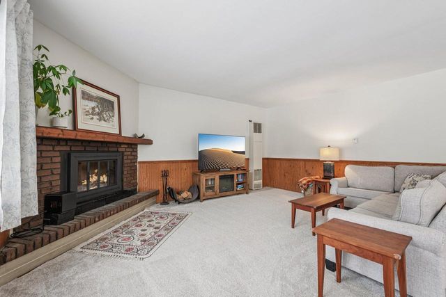 10047 N Meadow LANE, Mequon, WI 53092