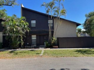 1761 Bayberry Dr, Pembroke Pines, FL 33024