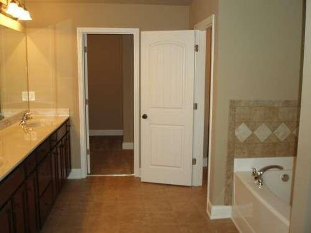 3525 Fallen Oak Ln, Buford, GA 30519