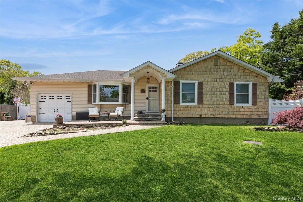 26 New York Avenue, Port Jefferson, NY 11776