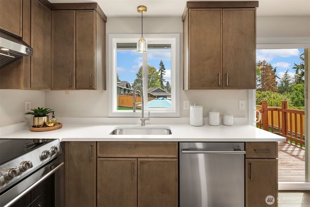 10125 NE 202nd St, Bothell, WA 98011