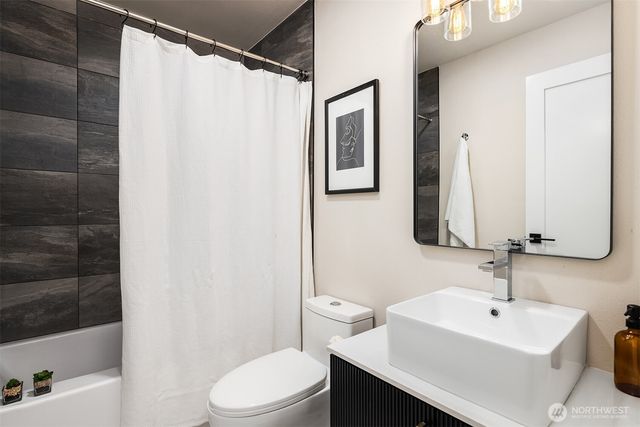 10125 NE 202nd St, Bothell, WA 98011