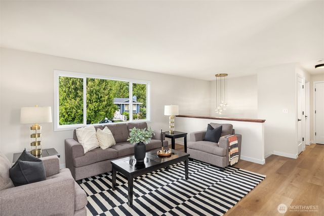 10125 NE 202nd St, Bothell, WA 98011