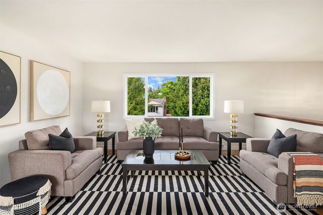 10125 NE 202nd St, Bothell, WA 98011