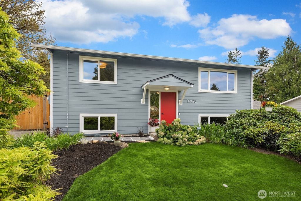 10125 NE 202nd St, Bothell, WA 98011