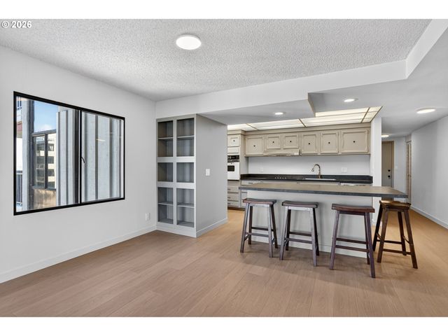 2221 Sw 1ST Ave 1621, Portland, OR 97201