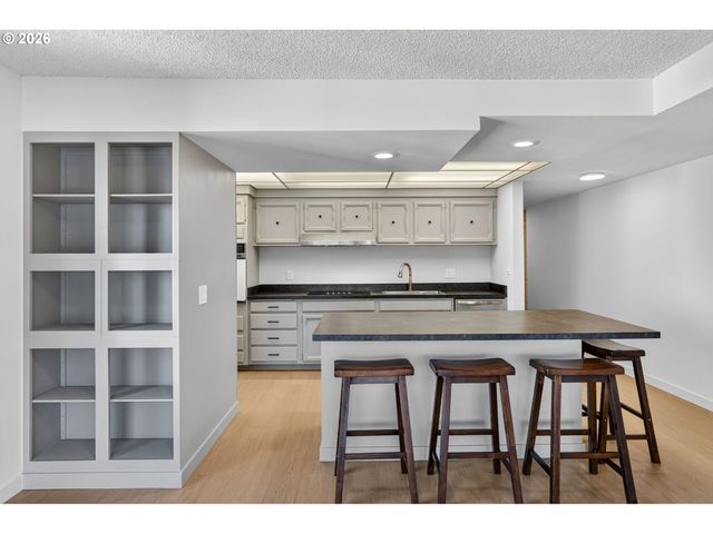 2221 Sw 1ST Ave 1621, Portland, OR 97201