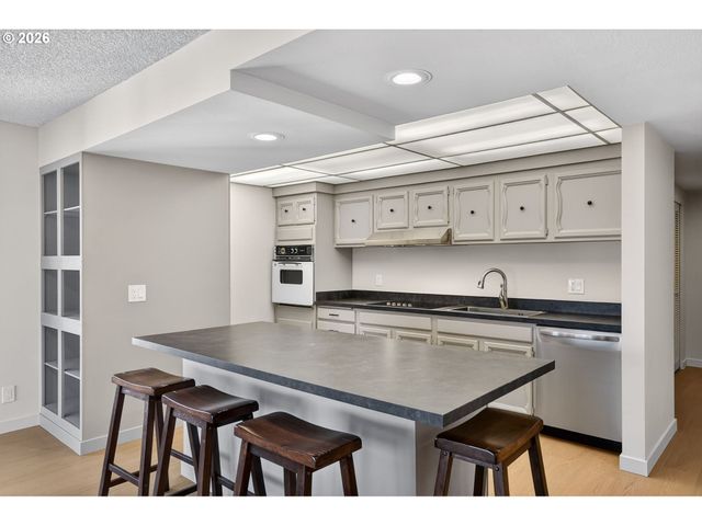 2221 Sw 1ST Ave 1621, Portland, OR 97201