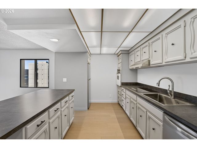 2221 Sw 1ST Ave 1621, Portland, OR 97201