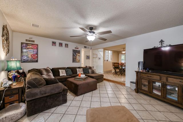 182 E Kennedy Avenue, Tulare, CA 93274