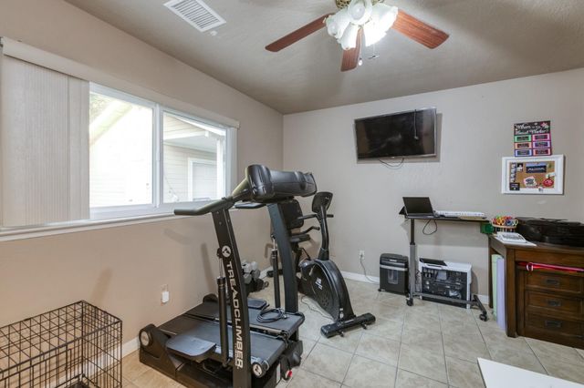 182 E Kennedy Avenue, Tulare, CA 93274