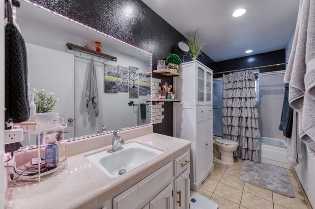 182 E Kennedy Avenue, Tulare, CA 93274