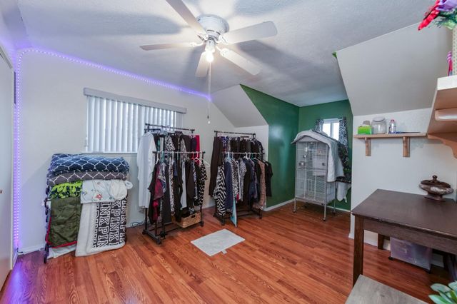 182 E Kennedy Avenue, Tulare, CA 93274