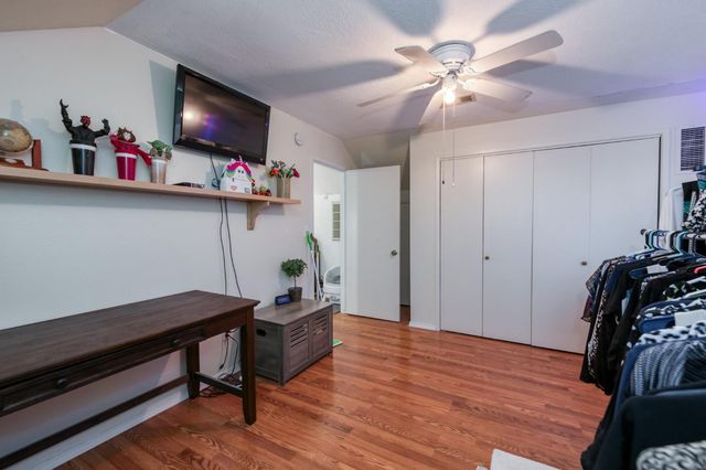 182 E Kennedy Avenue, Tulare, CA 93274