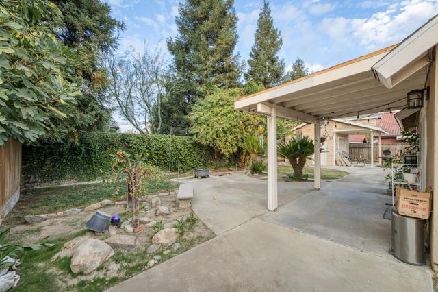 182 E Kennedy Avenue, Tulare, CA 93274