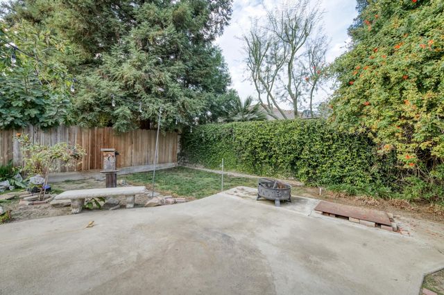 182 E Kennedy Avenue, Tulare, CA 93274