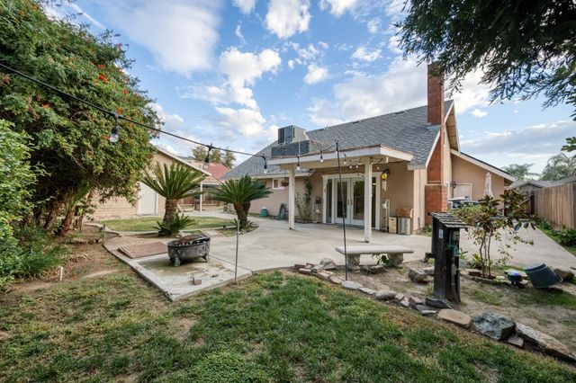 182 E Kennedy Avenue, Tulare, CA 93274