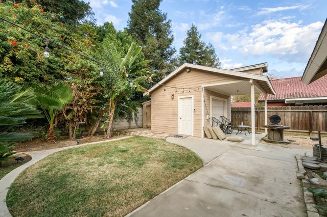 182 E Kennedy Avenue, Tulare, CA 93274