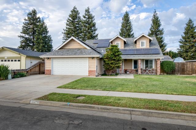 182 E Kennedy Avenue, Tulare, CA 93274