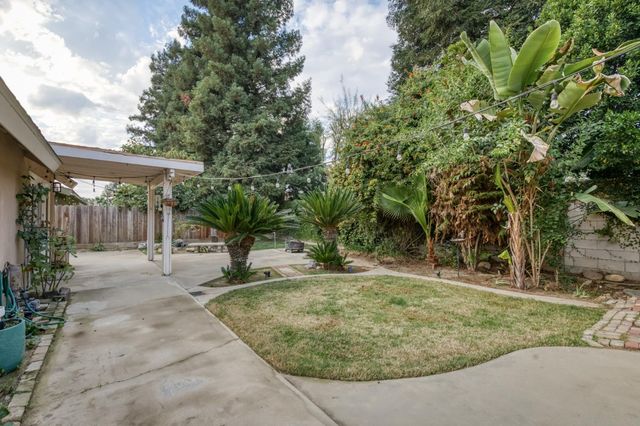 182 E Kennedy Avenue, Tulare, CA 93274
