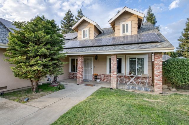 182 E Kennedy Avenue, Tulare, CA 93274