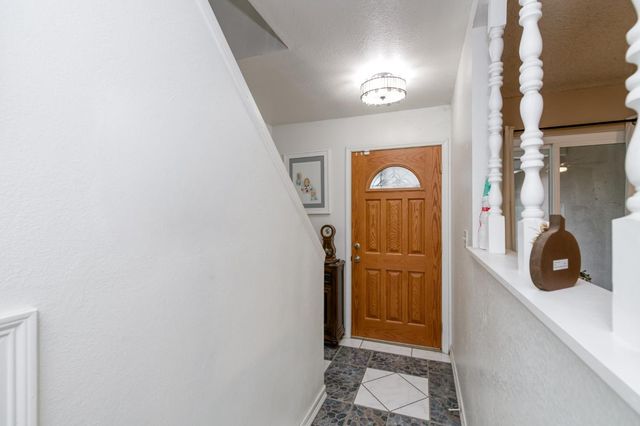 182 E Kennedy Avenue, Tulare, CA 93274