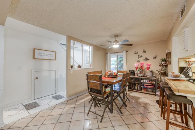 182 E Kennedy Avenue, Tulare, CA 93274