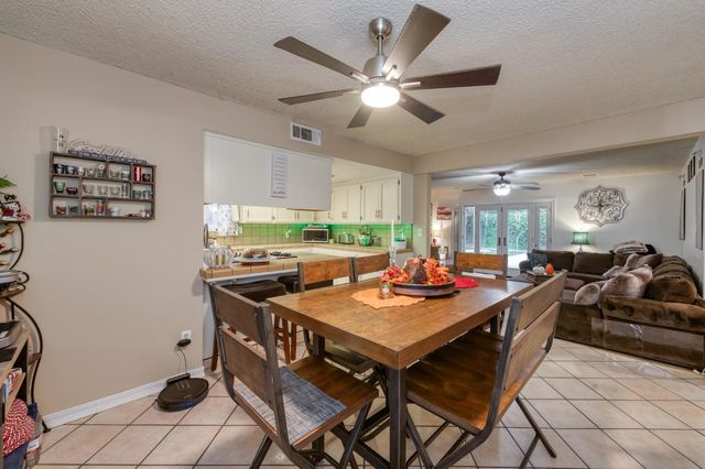 182 E Kennedy Avenue, Tulare, CA 93274