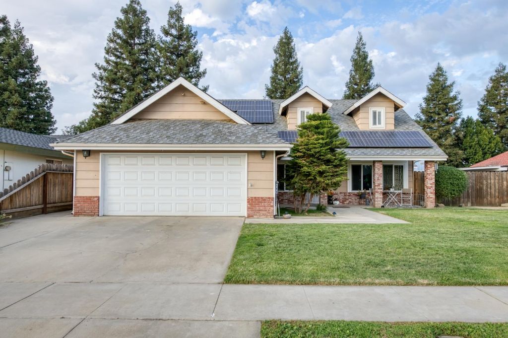 182 E Kennedy Avenue, Tulare, CA 93274