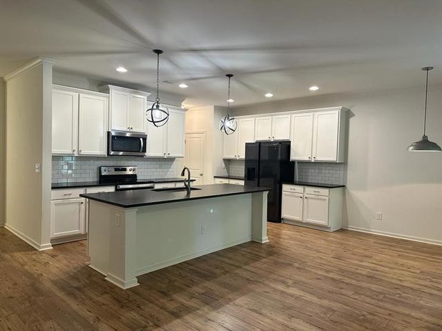 5635 Parkview Lane, Flowery Branch, GA 30542