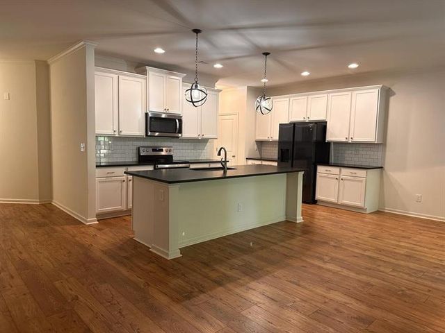 5635 Parkview Lane, Flowery Branch, GA 30542