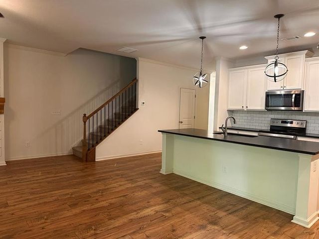 5635 Parkview Lane, Flowery Branch, GA 30542